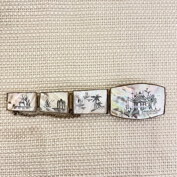 Vintage 40-s Hand Painted Mother of Pearl Asia Bracelet - Picture 4 of 5